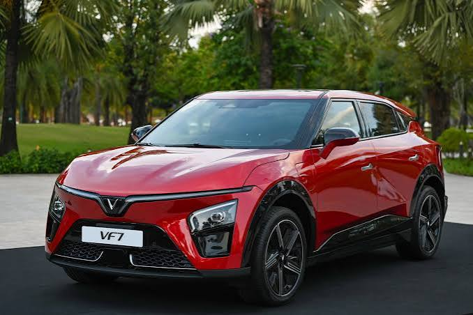 Dán PPF VinFast VF7: Giải pháp bảo vệ sơn xe cao cấp với QUADFILM QUANTUM S80 và S70
