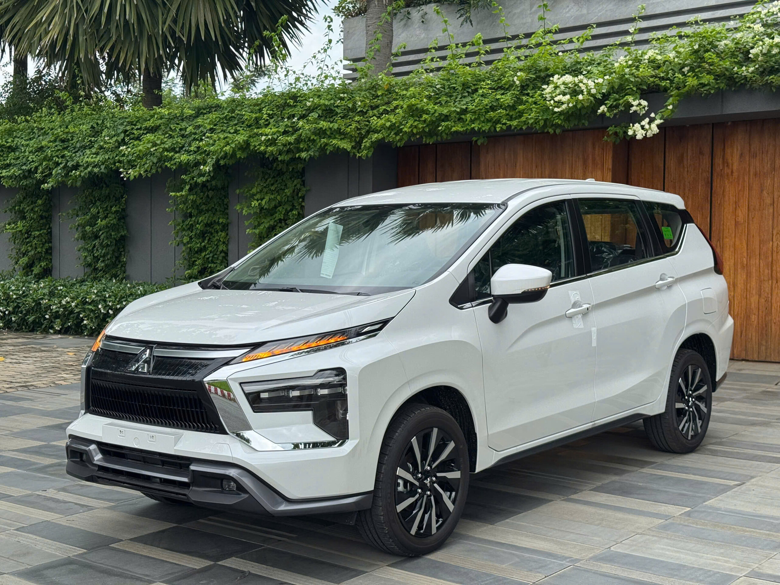 Phim cách nhiệt Mitsubishi Xpander: Giải pháp chống nóng tối ưu cho mẫu MPV gia đình